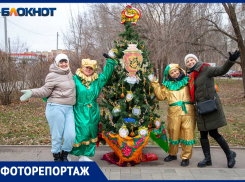 В Волжском прошел первый парад елок