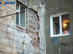 В Волгограде пенсионерка скончалась после падения из окна