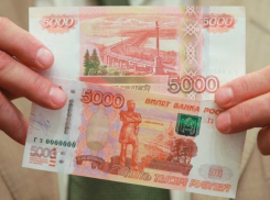 Экс-полицейский в Волгограде получил 3 года за перевозку фальшивых денег