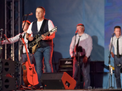 Группа «Любэ» выступила перед «избранными» волжанами