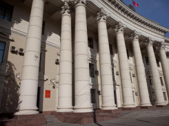 Инфекционные койки сократить, прививки делать активнее: новые задачи от губернатора