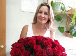 Очаровательную Оксану Тельпову поздравили с днем рождения!