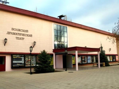 «Сталинградский локомотив Победы» появится у стен драмтеатра Волжского