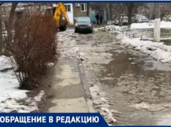 «Зимник» устроили посреди газона»: волжанин снял на видео уборку лужи во дворе