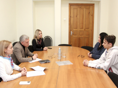 В Волжском депутаты выслушали матерей подростков с ОВЗ: будут ли решать проблемы