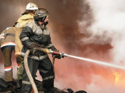 В Волжском злоумышленники подожгли ВАЗ-2107