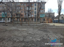 В Волжском решили спасти площадку для мини-футбола