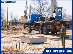 Подготовка площадки: в Волжском строят госпиталь для пациентов с COVID-19