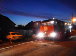 Ночной пожар под Волжским уничтожил дом