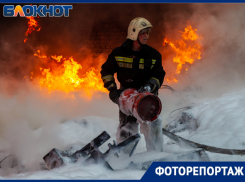 Смог, огонь, гарь в Волжском: крупный пожар попал в объектив фотографа