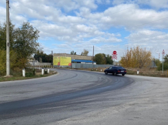 На дороге в Волжском на километр разлилось моторное масло 