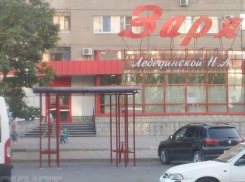 Новую остановку спилили по указанию мэрии в Волжском