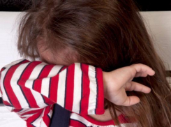 Безработная волжанка содержала 8-летнюю дочь в антисанитарных условиях и регулярно била девочку