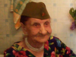 В Волжском с Днем Победы поздравили отважную связистку Надежду Шустову