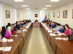 Новые ставки в администрации, повышение штрафов и экономия на автобусах: в Волжской Думе приняли ряд решений