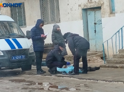 Скончался на месте: в Волжском в 9 микрорайоне молодой парень выпал из окна многоэтажки