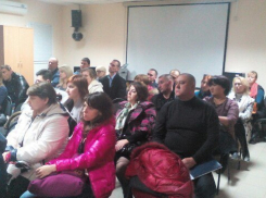 Волгоградские чиновники и родители юных спортсменов школы олимпийского резерва по плаванию так и не смогли договориться