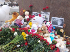 «Кемерово, мы с тобой»: волжане продолжают чтить память погибших в жуткой трагедии