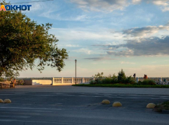 В Волжском неизвестный хватает девушек в общественных местах