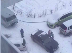 Водителю «скорой» пришлось «выгрызать» проезд у автомобилистов в Волжском