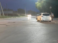 Ребенок и водитель ранены: легковушка протаранила автобус с пассажирами в Волгограде