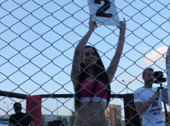 Красотки Ring Girls затмили бойцов миксфайта в Волжском