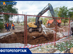 Яма увеличилась в разы: новые подробности ЧП с провалом асфальта в Волжском