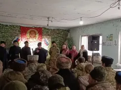 Волжский ансамбль «Лазоревые зори» выступил в ЛНР