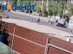 Водителя спасли очевидцы: эксклюзивное видео и подробности аварии с опрокинутой машиной в Волжском