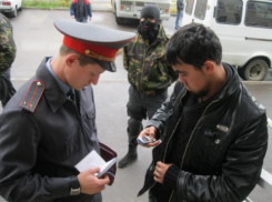 Под Волжским местные жители «проводят» нелегалов