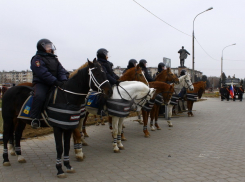 Волжская полиция отметила юбилей в центре города