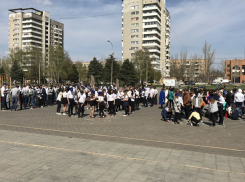 Грандиозный флешмоб за мир в Волжском запечатлели из космоса