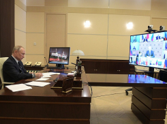 Президент призвал возвращать компании и предпринимателей в обычный график работы