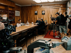 Wink и more.tv представили тизерный ролик сериала «‎Фишер»‎ с Иваном Янковским и Сашей Бортич в главных ролях