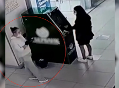  Волжанка украла у соседки 14 тыс. рублей и мобильный телефон 