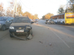 В Волжском пьяный водитель стал причиной тройной аварии