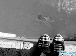 В Волжском молодой человек упал с 9 этажа