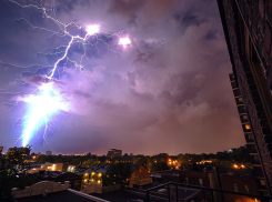 Под Волгоградом удар молнии уничтожил три тонны сена