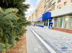 В Волжском продолжается благоустройство пешеходной зоны по проспекту Ленина