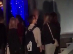 Ритмичный паренек, зажигающий на парковке, попал на камеру волжанина