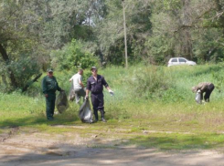 Жители Среднеахтубинского района убрали берег реки