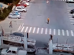 Мэр Волжского поймал автохама на большегрузе у стен администрации