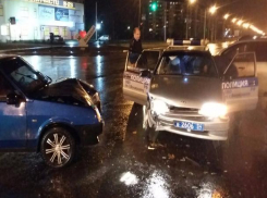 Сотрудники Росгвардии на служебном авто устроили тройное ДТП в Волжском 