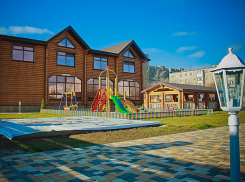 Заиками и глухонемыми делает нас ресторан, посетители которого устраивают под окнами фейерверки, - волжане