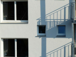 В новостройке волжане срезали пожарные лестницы