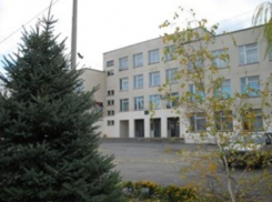 Школы Волжского поборолись в конкурсе на лучший двор