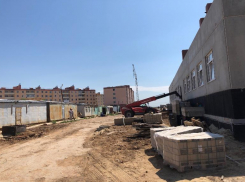 Игорь Воронин проинспектировал строительство нового детского сада в 32А микрорайоне Волжского