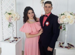 Друзья поздравляют семью Бельченко с днем свадьбы