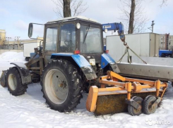 Волжанам предложили уборку снега трактором