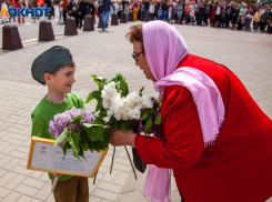 Волжские ветераны передали медали музею кадетской школы